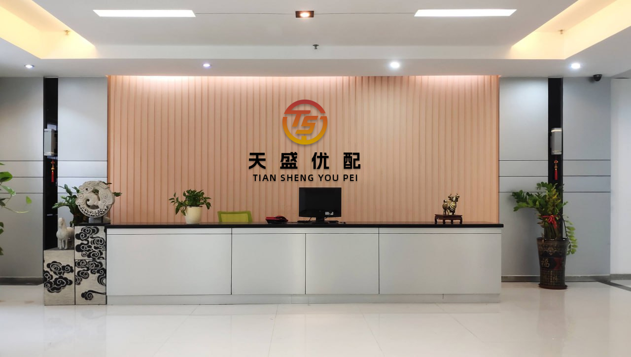 鑫配资 乐高配套主题商业街上，小男孩意外走失，幸好有枫泾这支队伍.....